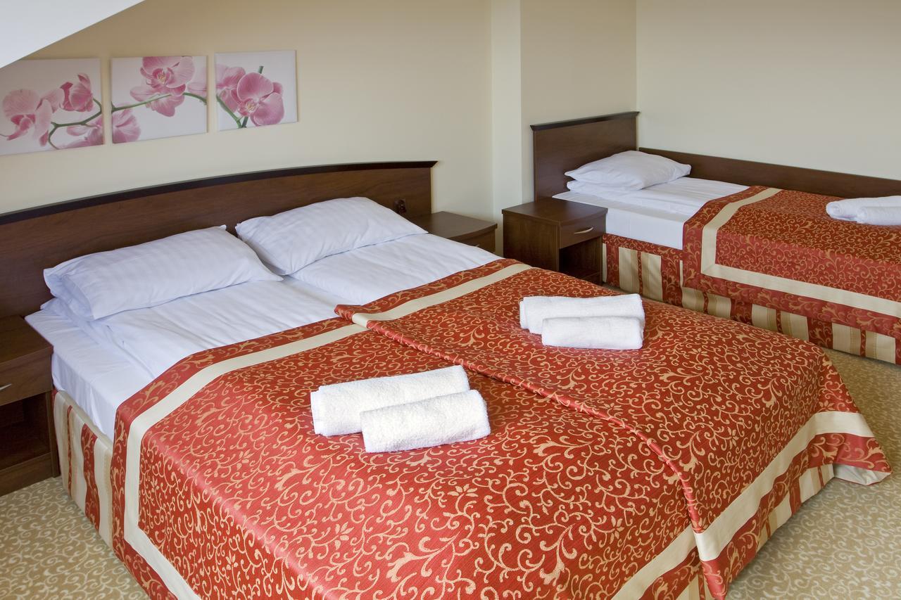 Hotel Zieleniec Зеленец Екстериор снимка